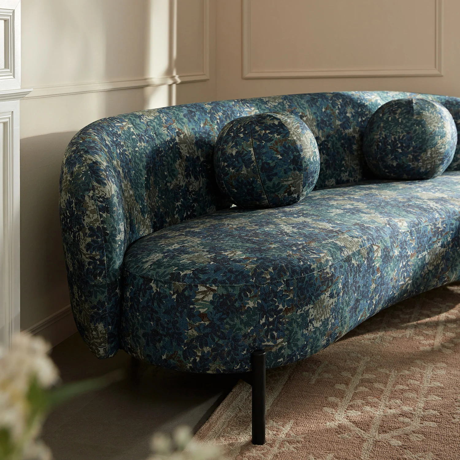 Amboise 3-Seater Curved Sofa with Ball Cushions, Julien Linen Blend - Image 5