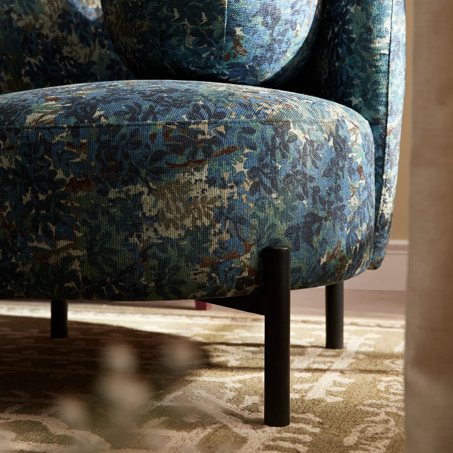 Amboise Armchair with Ball Cushion, Julien Linen Blend - Image 6